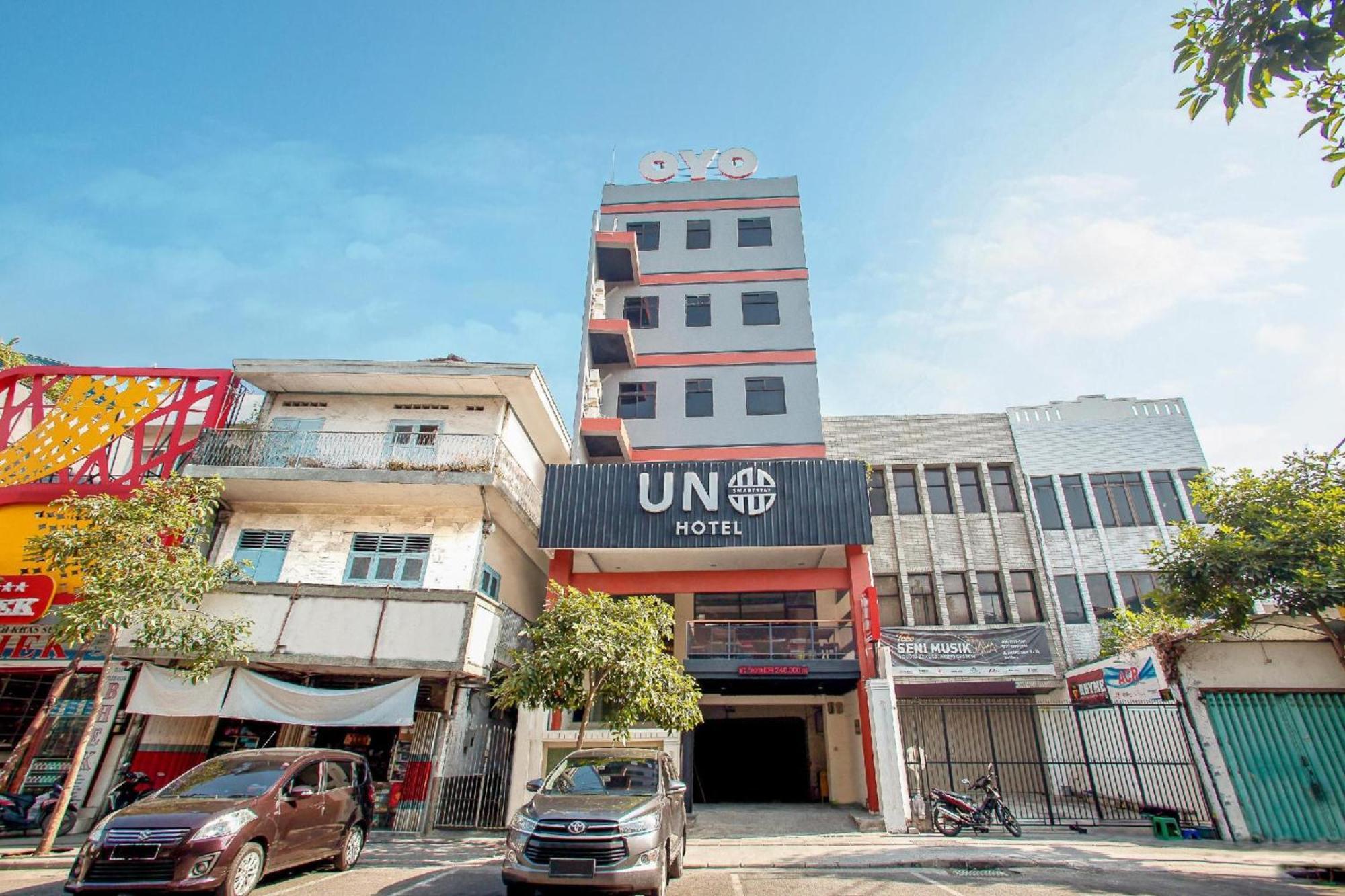 OYO 491 Uno Hotel Surabaya Esterno foto