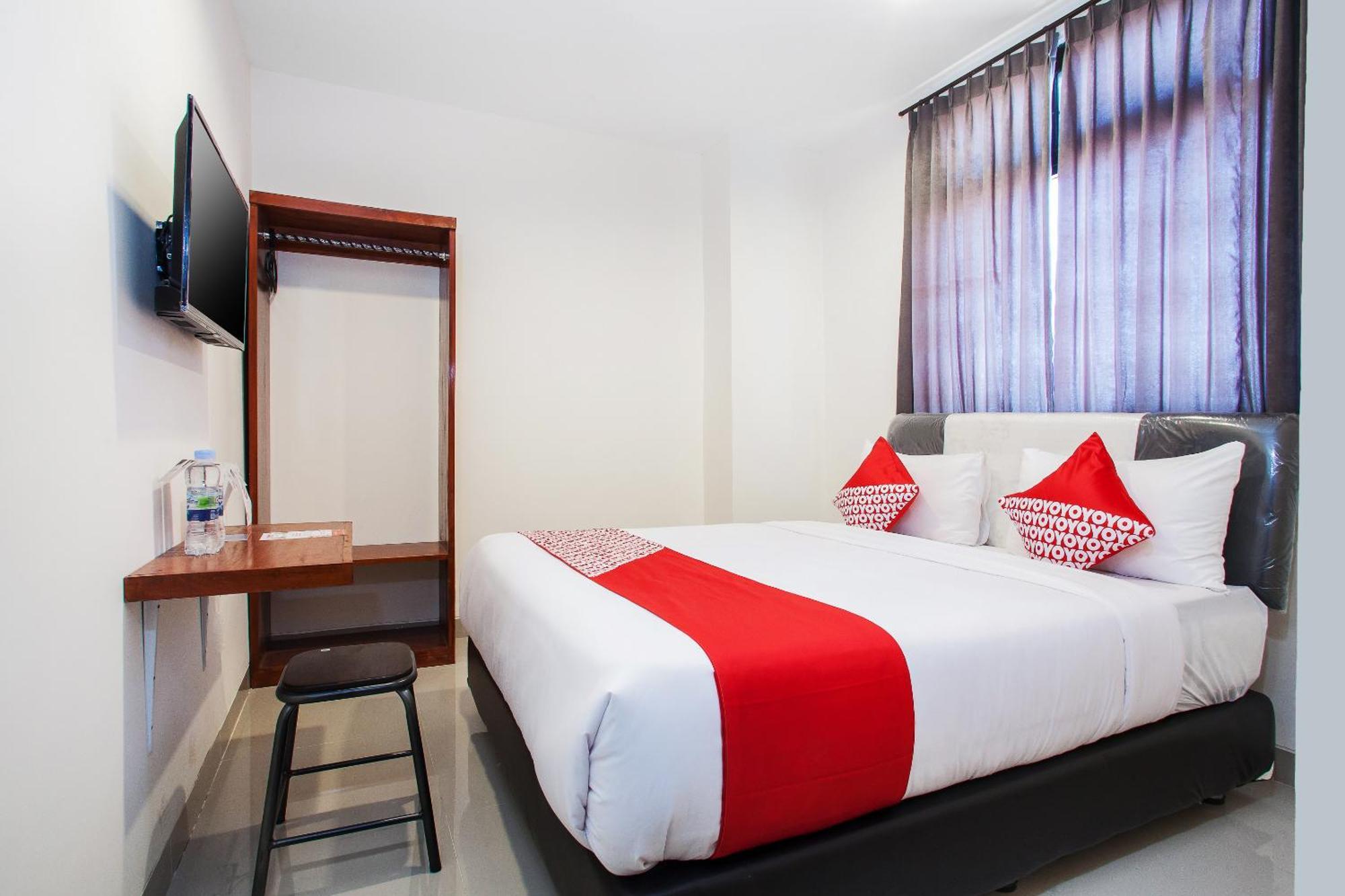 OYO 491 Uno Hotel Surabaya Esterno foto