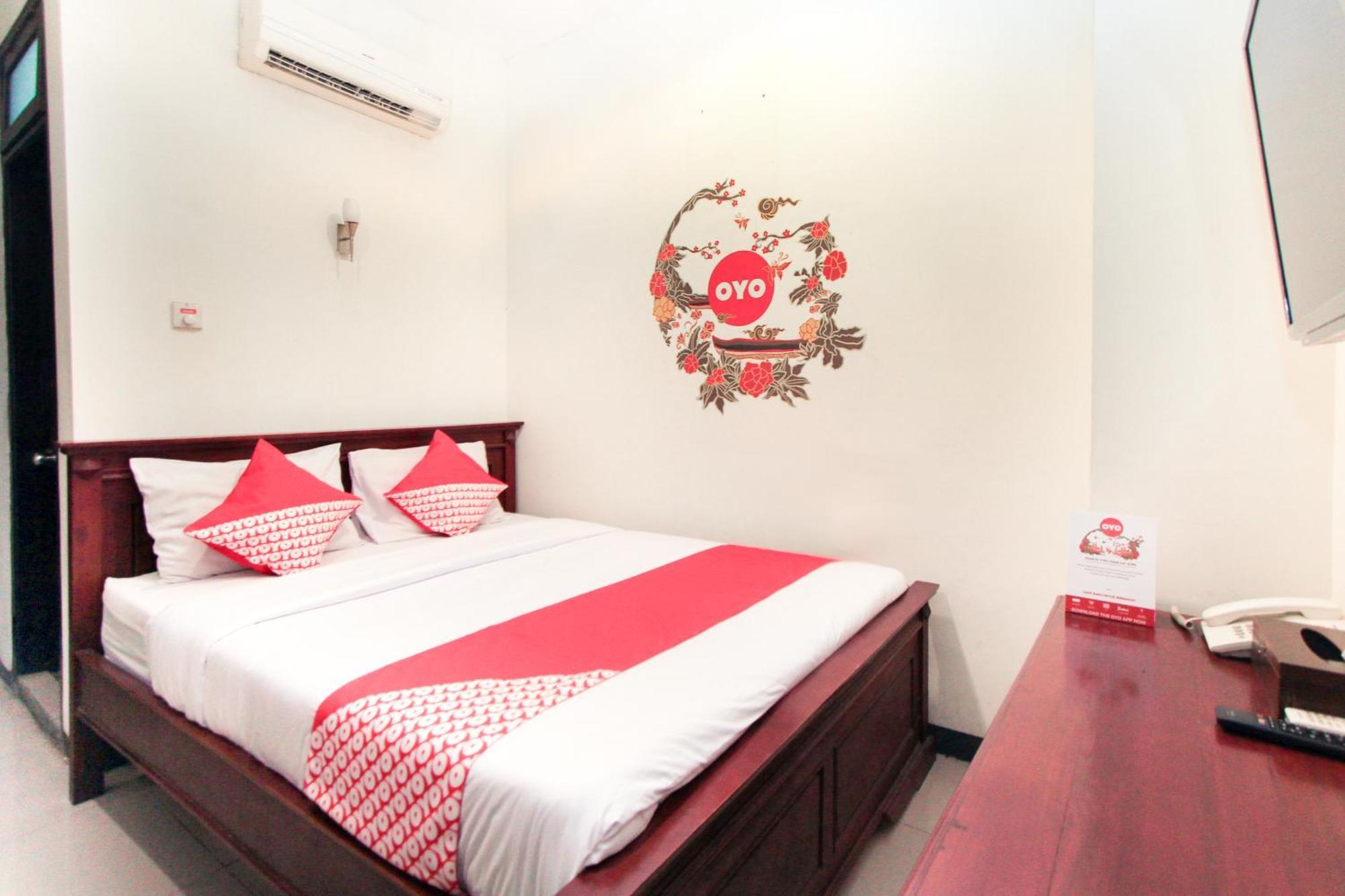 OYO 491 Uno Hotel Surabaya Esterno foto