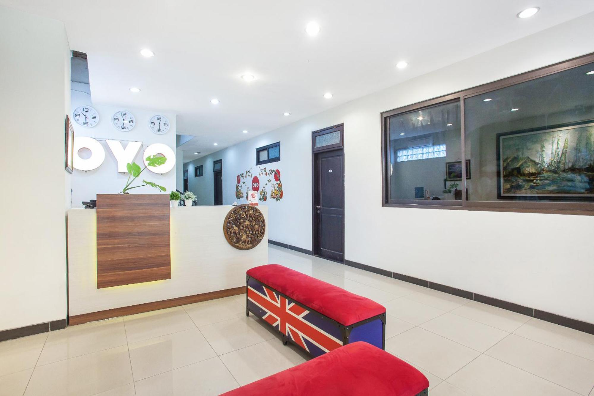 OYO 491 Uno Hotel Surabaya Esterno foto