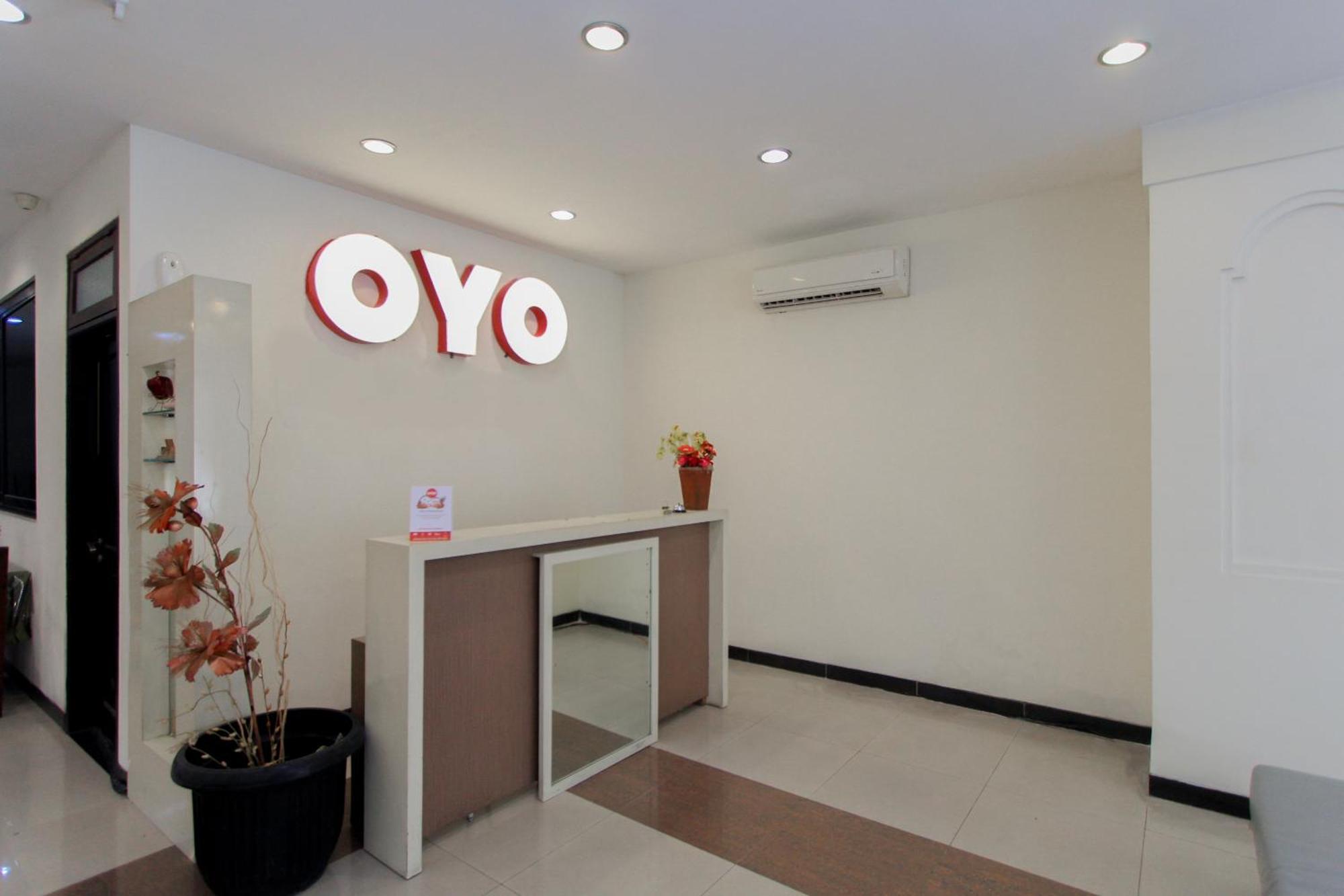 OYO 491 Uno Hotel Surabaya Esterno foto